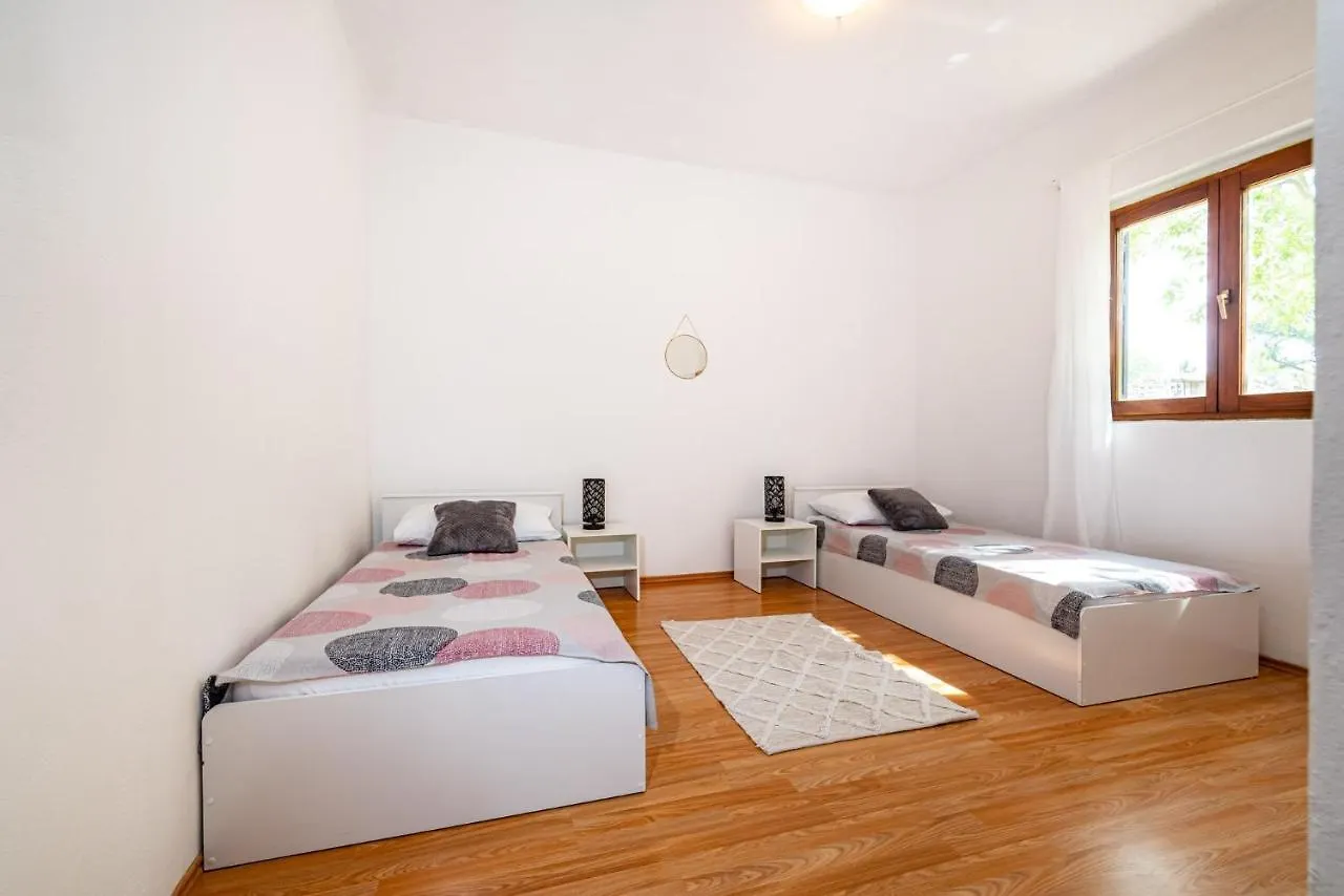 Apartment Mari Novigrad