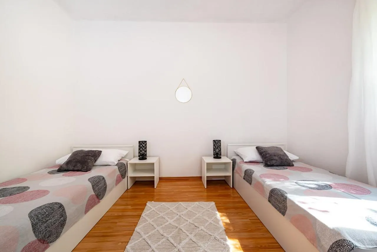 Apartment Mari Novigrad  Kroatien